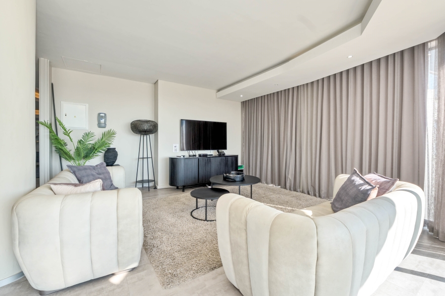 4 Bedroom Property for Sale in Bloubergstrand Western Cape